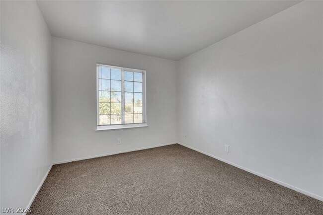 Building Photo - 932 N Major Ave