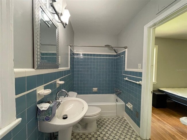 Building Photo - 1403 NW 9th Ave