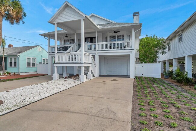 Building Photo - FURNISHED AVAILABLE JANUARY 2026. Beach Re...