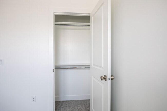 Building Photo - 2608 E Wake Frst Ln