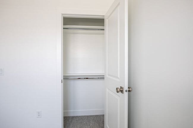 Building Photo - 2636 E Gray Birch Dr