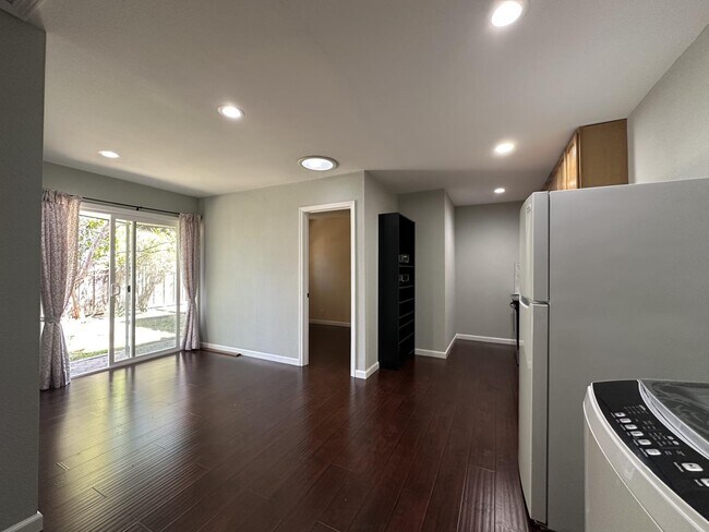 Building Photo - 4021 Campana Dr