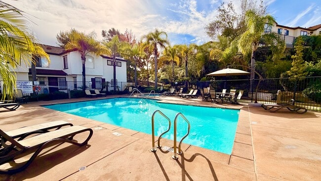 Building Photo - Bright & Lovely Two Story Townhome in the VistaMonte at San Luis Rey HOA Community of Oceanside!