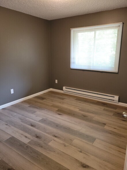 Building Photo - 1001 10th Ave N