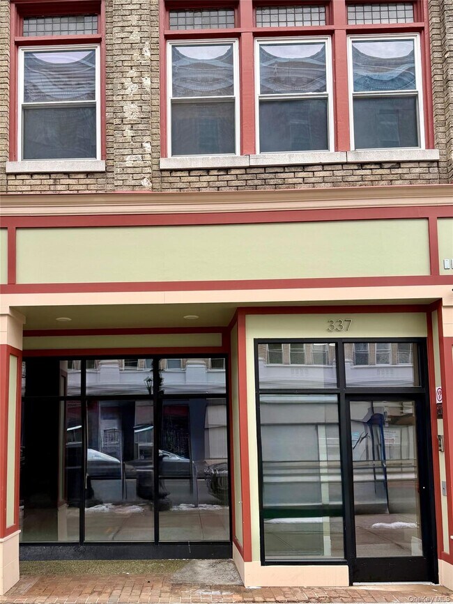 Building Photo - 337 Main St