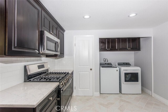 Building Photo - 1 Navarre