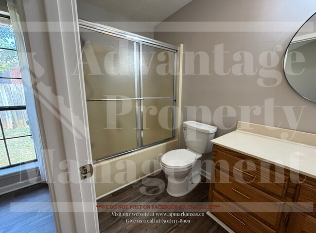 Building Photo - 2130 Maplewood Dr