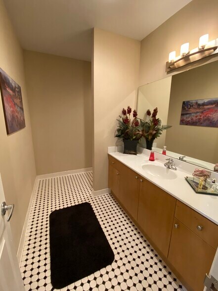 Master bath with shower - 803 E 6th St