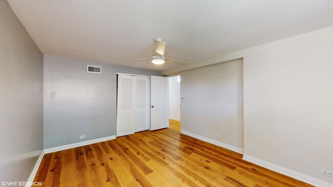 Building Photo - 4030 W North Shore Ave