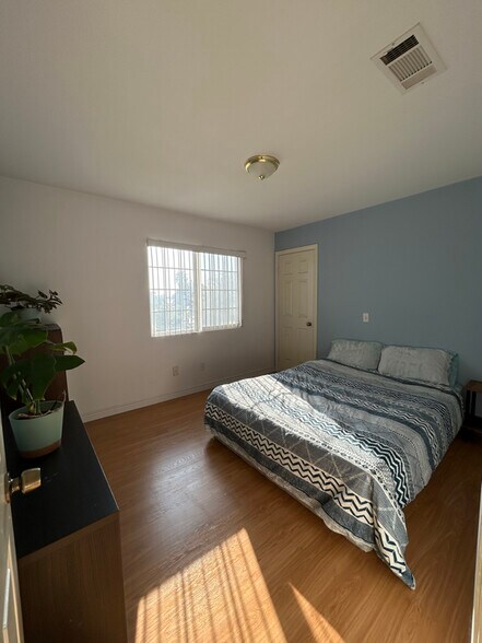 Building Photo - 2193 N Nestor Ave