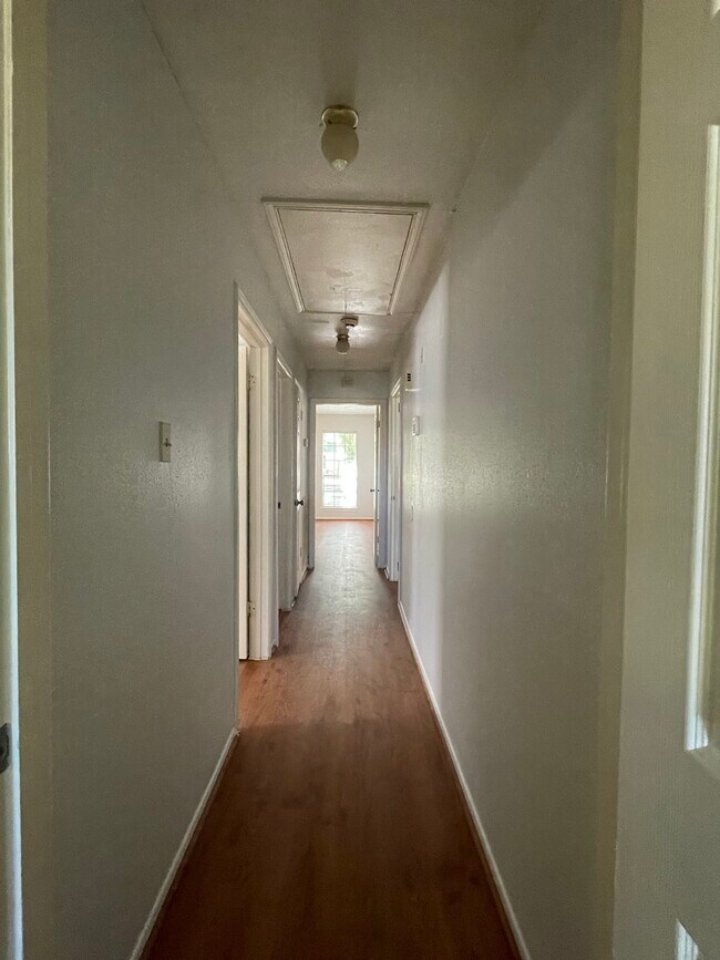 Building Photo - 3103 Sam Houston Dr