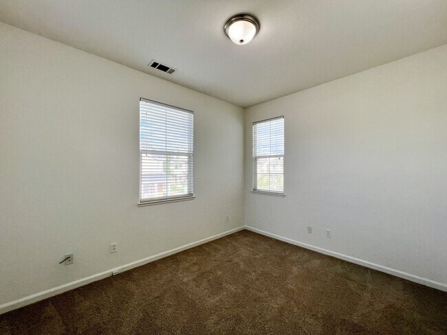 Building Photo - Three Bedroom Napa Home