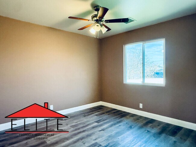 Building Photo - AVAILABLE NOW!!