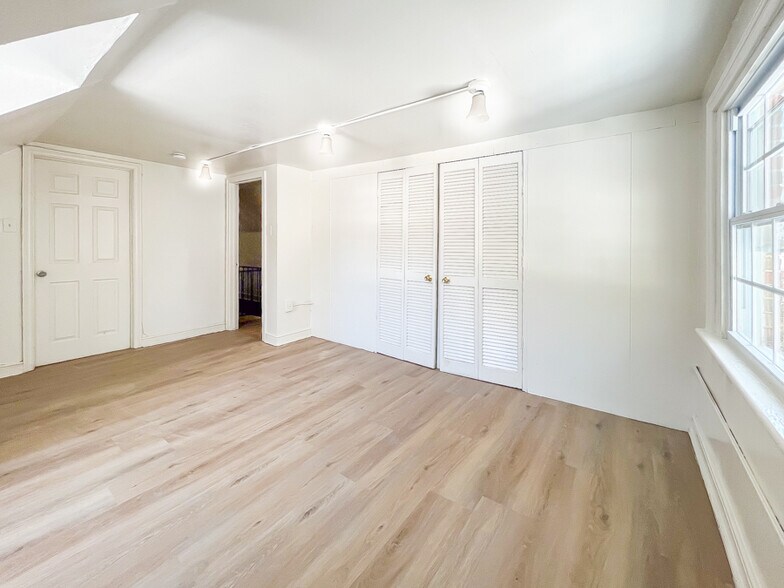 Building Photo - 1006 Greystone Ave