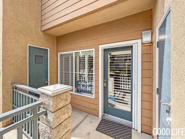 Building Photo - Beautiful 2BD/2.5BA Condo in Bankers Hill W/ W/D, A/C, Patio Area and Community Gym!