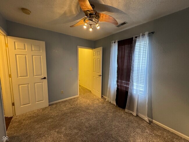 Building Photo - 4631 W Smith Valley Rd