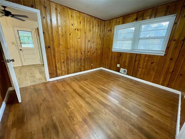 Building Photo - 6328 Oakview Ln