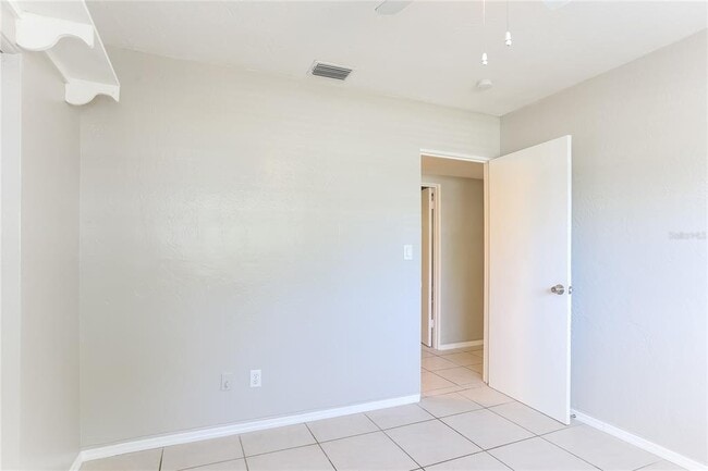 Building Photo - 3828 Neptune Dr SE