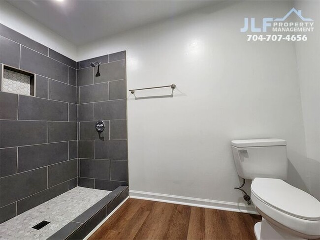 Building Photo - Great 2 bed/2 bath Condo in Convenient Charlotte Area!