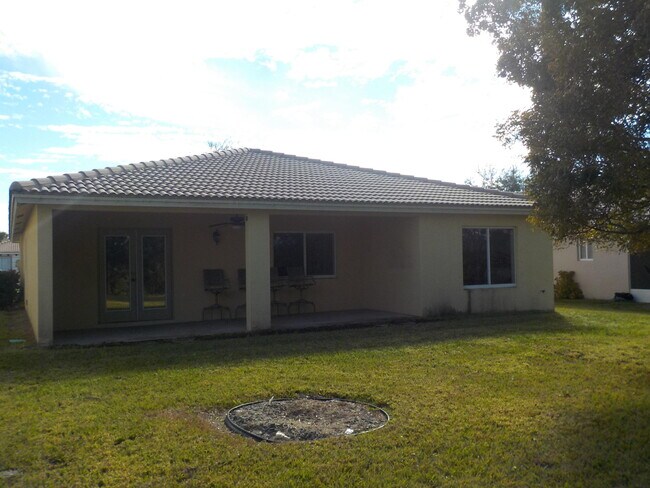 Building Photo - 1957 Providence Pl