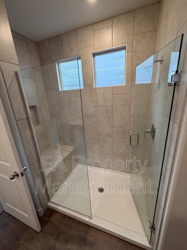 Building Photo - 6742 Clayton Dr NE