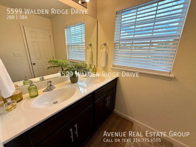 Building Photo - 5599 Walden Ridge Dr