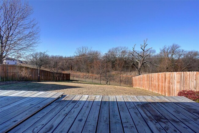 Building Photo - 160 Angus Dr
