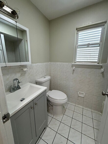 Building Photo - 509 S 19th St