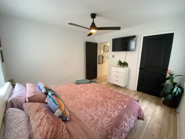 Building Photo - 82 N Holmes St