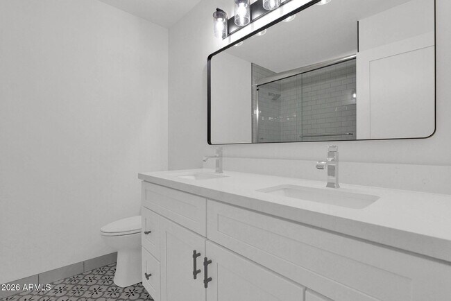 Building Photo - 501 W Seldon Ln
