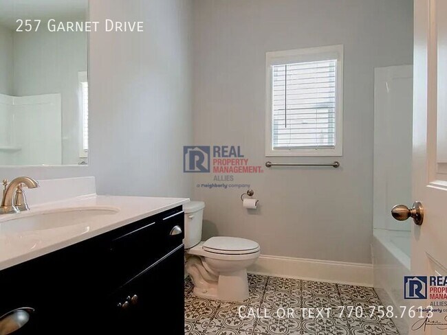 Building Photo - 257 Garnet Dr