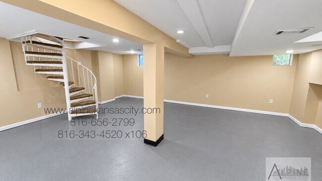 Building Photo - Beautiful Split Level, 5 TRUE Bedrooms!