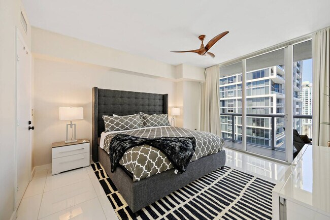 Building Photo - 481 Brickell Ave