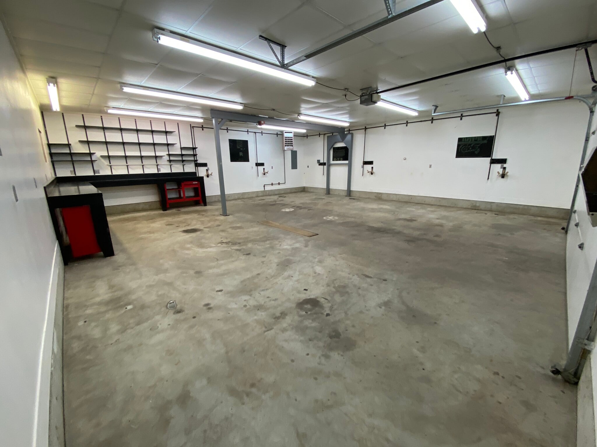 Garage #2 - 7012 W 138th Ln