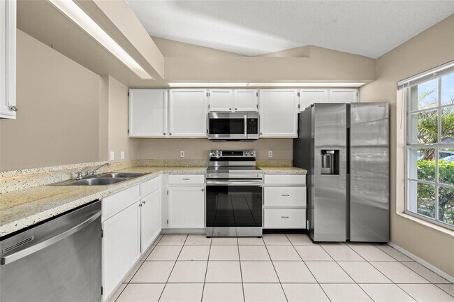 Building Photo - 14772 Laguna Beach Cir