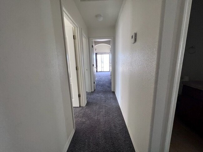 Building Photo - 3 Bedroom 2 bath Home Boat Deep Garage and RV parking Near Safeway