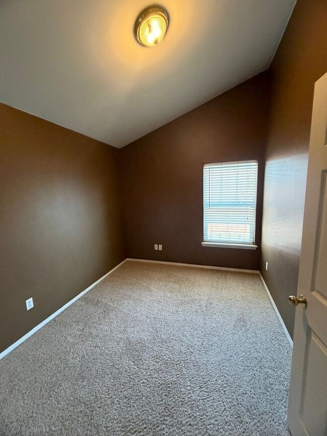 Building Photo - 2 Story West Side Kalispell Townhouse