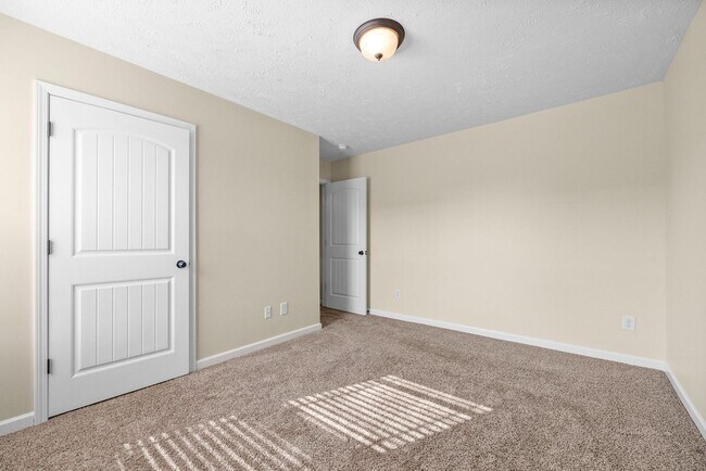 Building Photo - Pet Friendly Four Bedroom with Bonus!