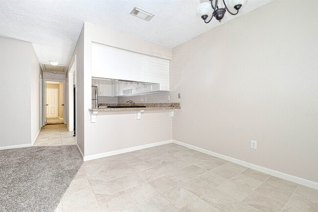 Building Photo - 518 Moore St