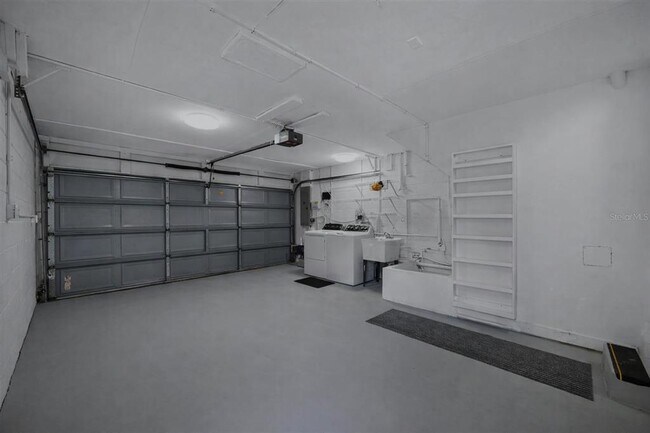 Building Photo - 205 25th Ave NE