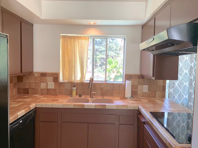 Building Photo - 702 Cavanagh Rd