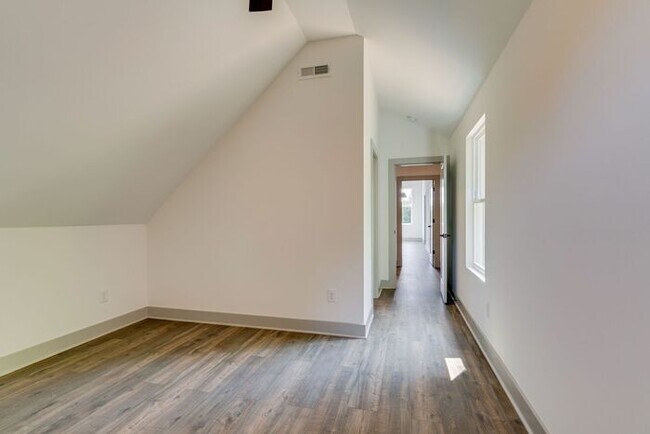 Building Photo - Beautiful Newer Build in Madison!