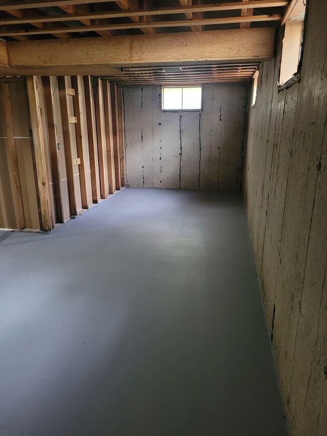 Building Photo - Available May 2nd