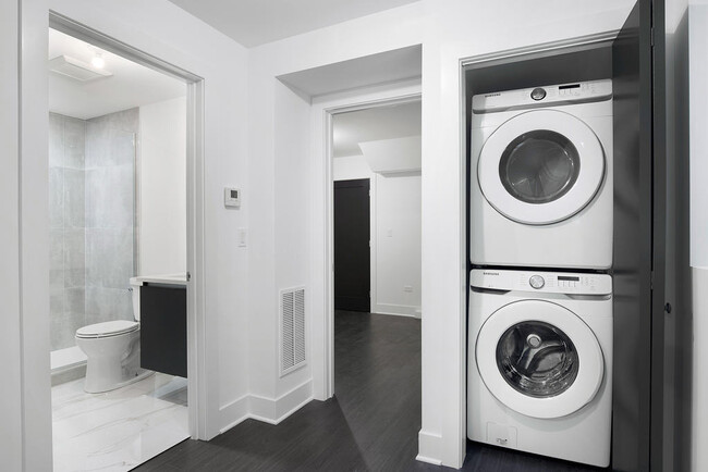 Building Photo - 1833 S Throop St