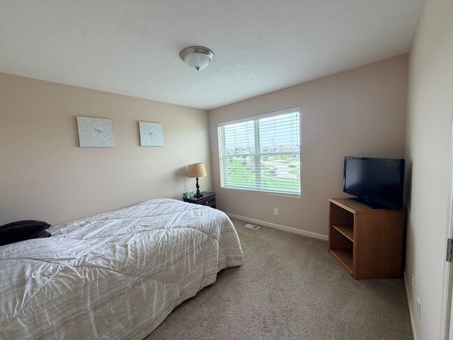 Building Photo - Home For Rent Elkhorn