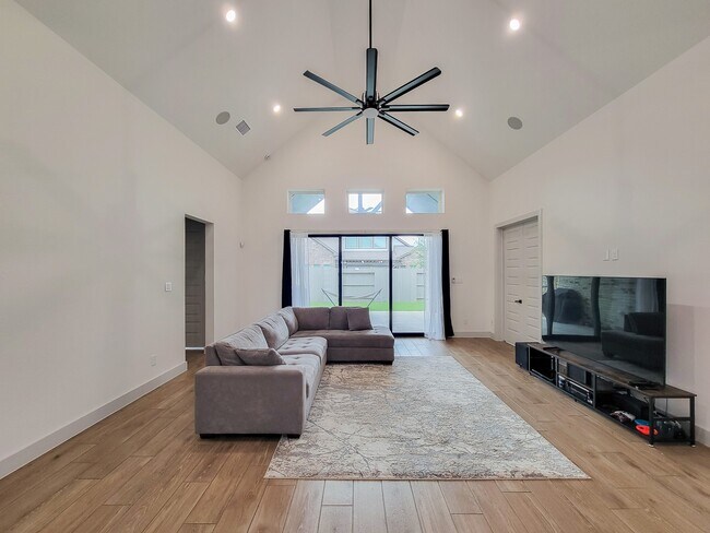 Building Photo - 5023 Golden Peach Rd
