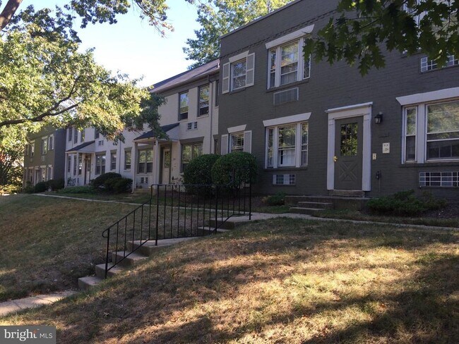 Building Photo - 818 Jefferson St