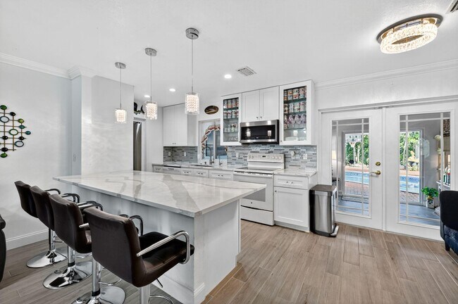 Building Photo - 407 Highwood Cir