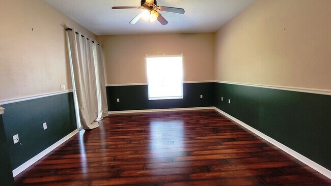 Building Photo - Large Citrus Springs 4/2/2