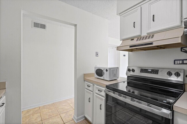 Building Photo - 119 Riverbend Dr